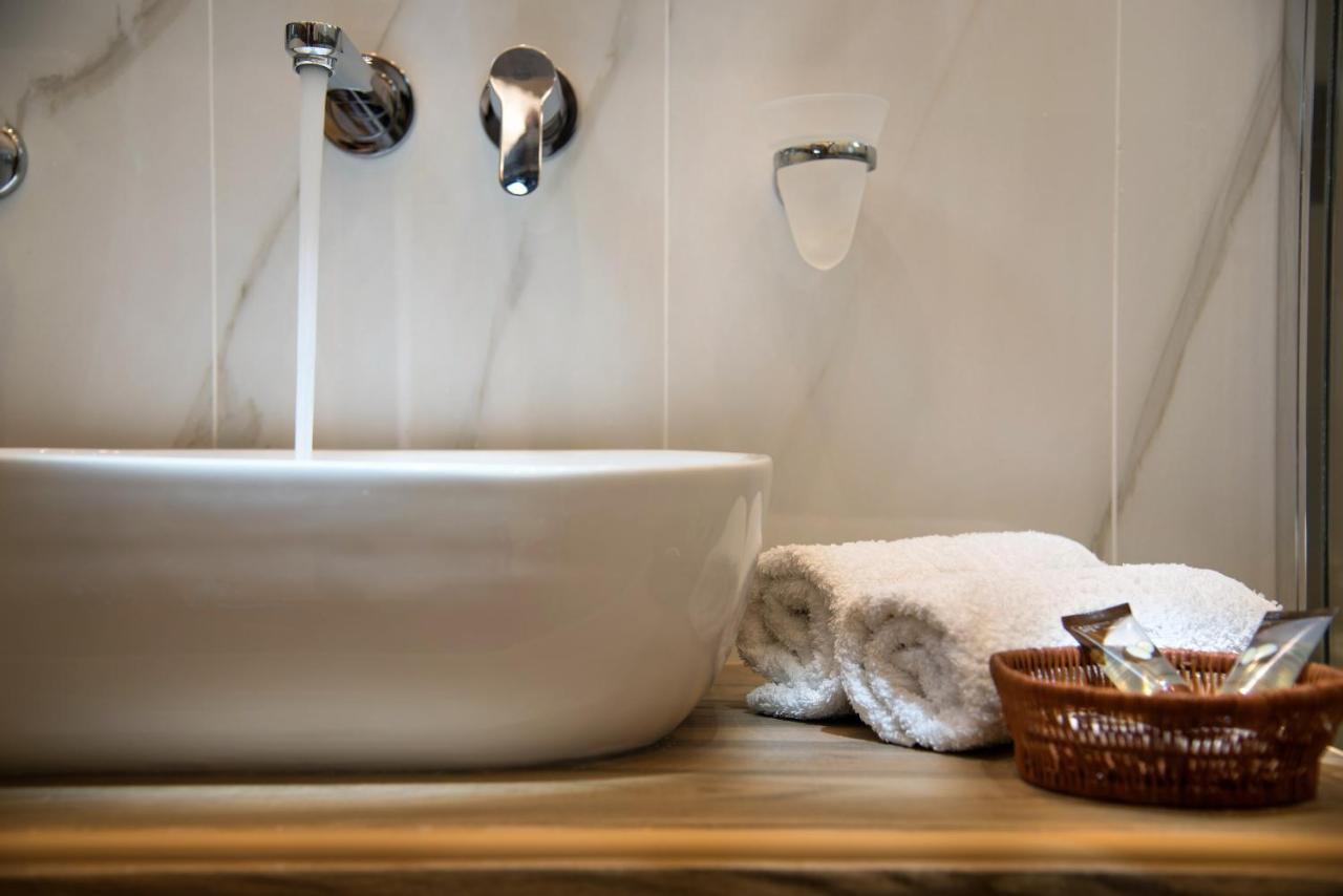 Angelica'S Deluxe Rooms In Adamas المظهر الخارجي الصورة
