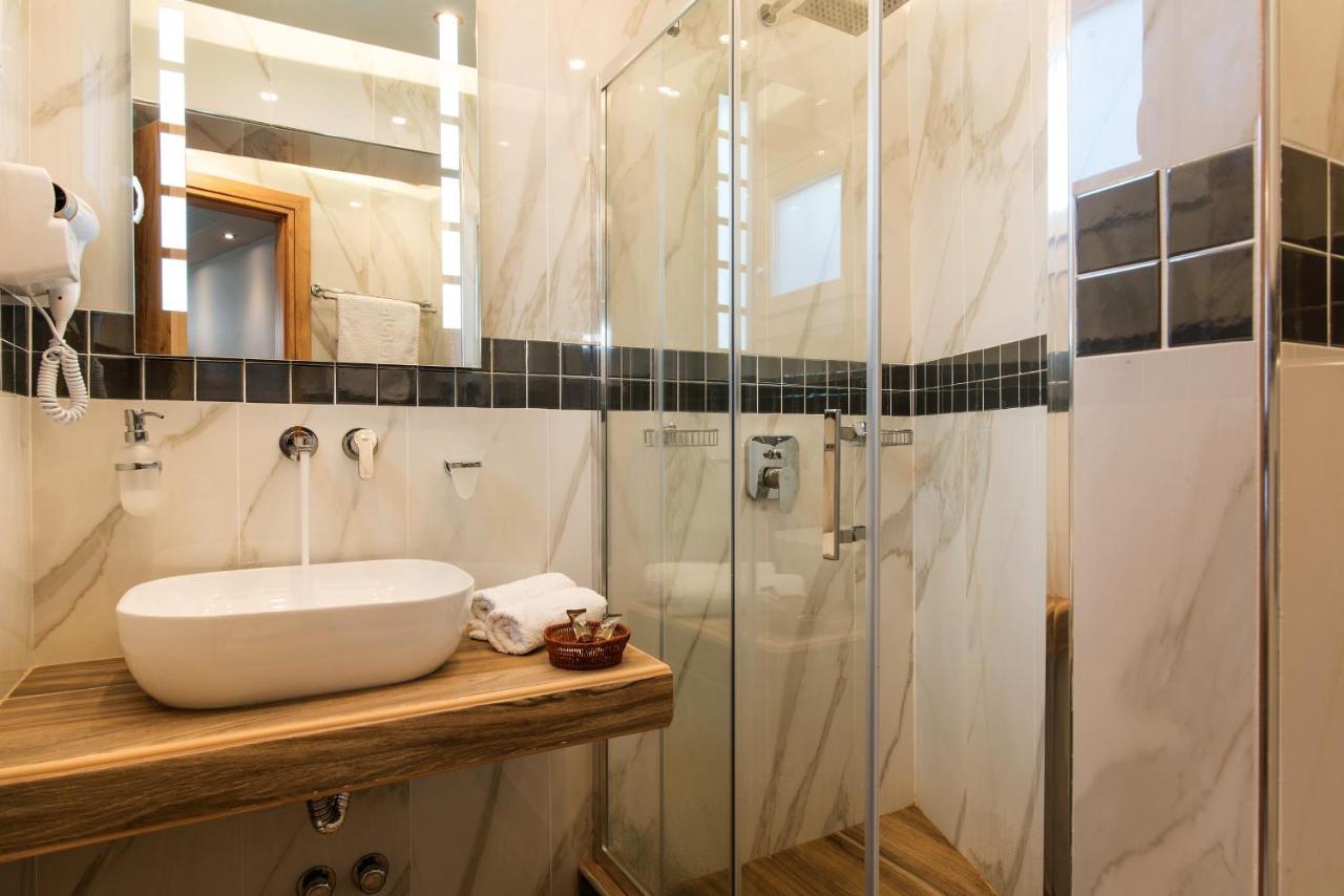 Angelica'S Deluxe Rooms In Adamas المظهر الخارجي الصورة
