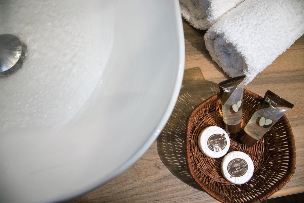 Angelica'S Deluxe Rooms In Adamas المظهر الخارجي الصورة