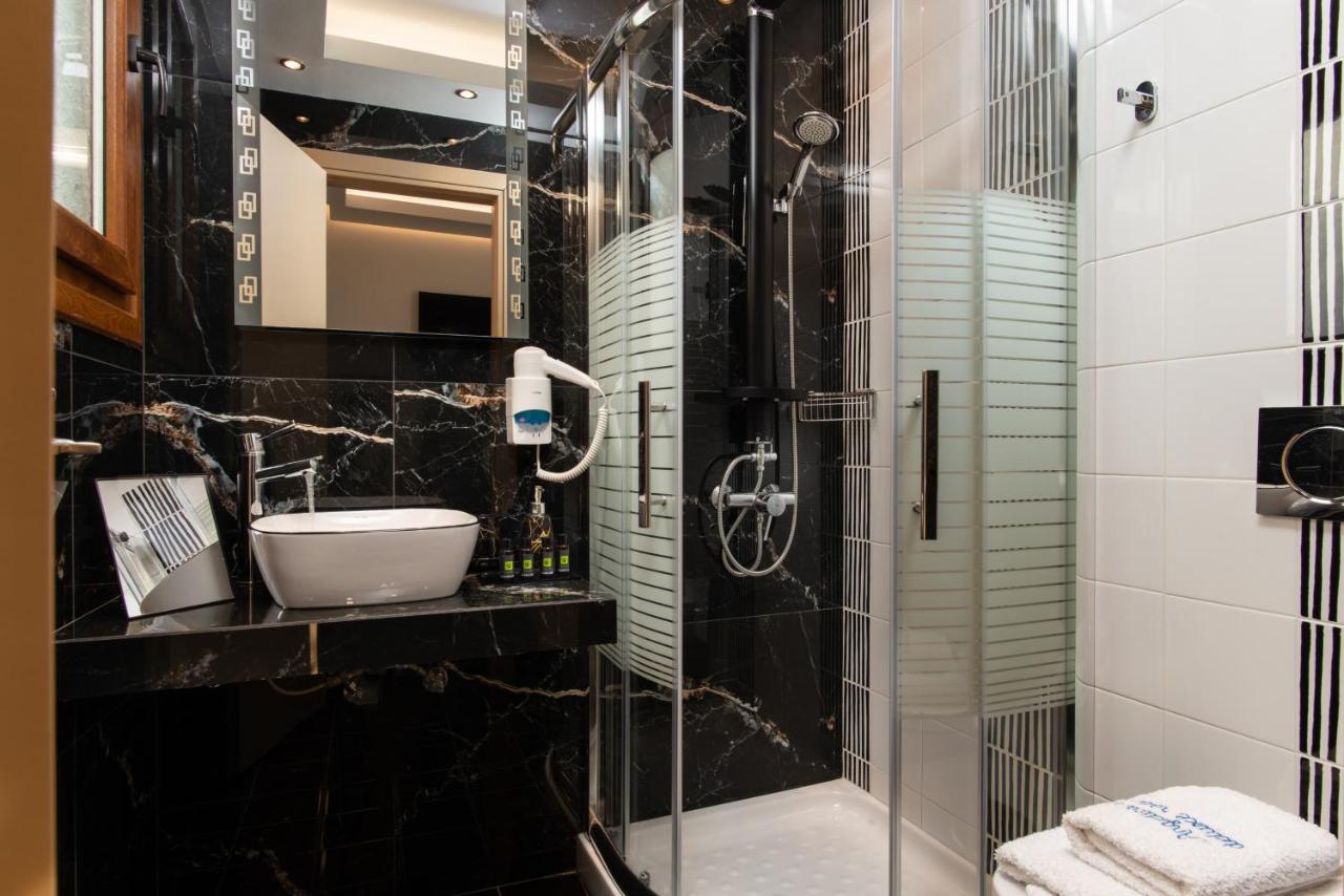Angelica'S Deluxe Rooms In Adamas المظهر الخارجي الصورة